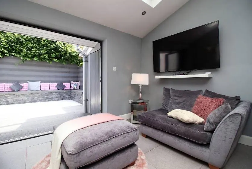 Guest house Wyndham Road 3Br Lin Pontcanna Cardiff United Kingdom