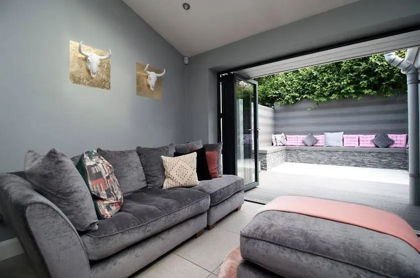 Guest house Wyndham Road 3Br Lin Pontcanna Cardiff United Kingdom